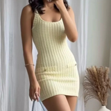 Vestido amarillo elástico con botones